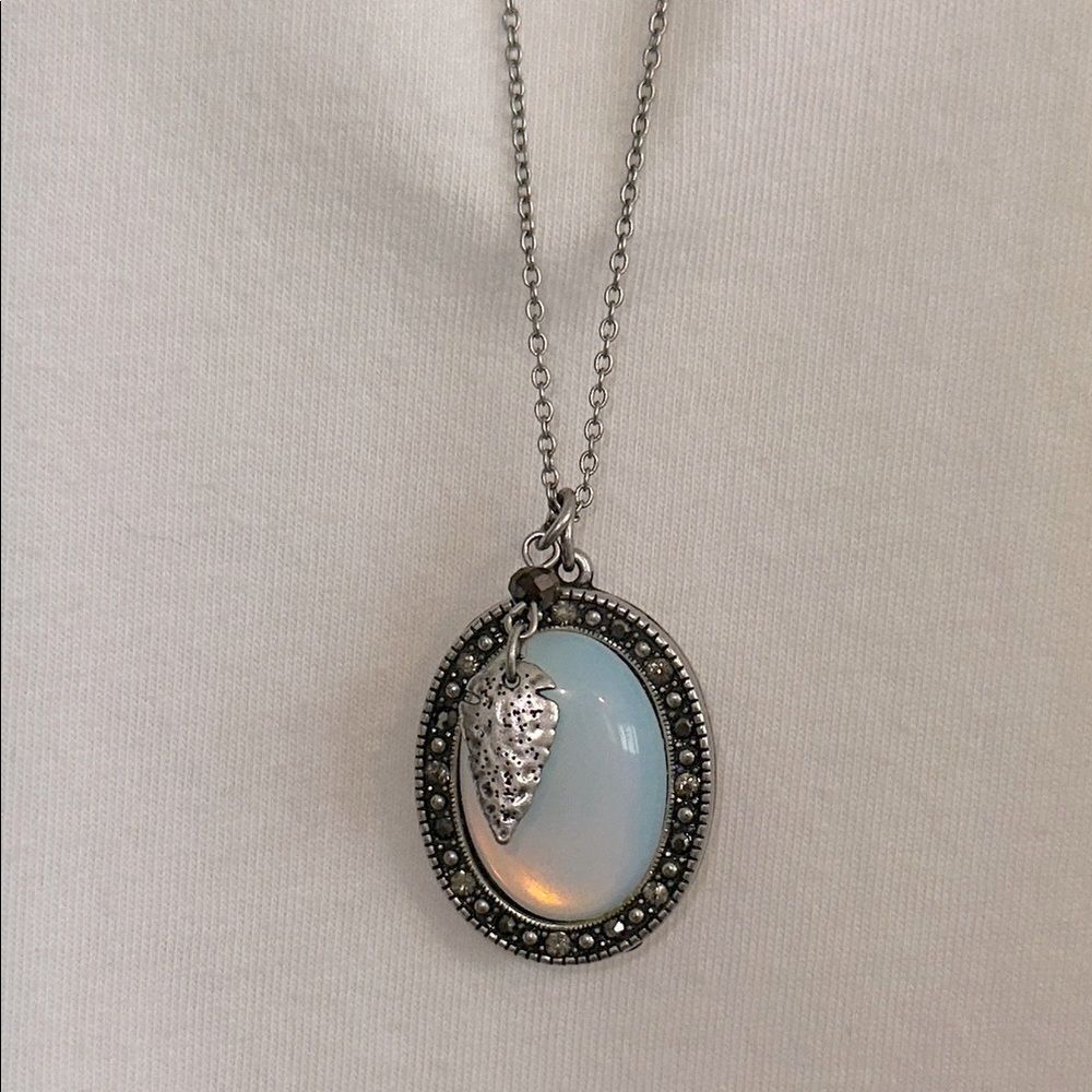 American Eagle Silver Tone and Opalescent White Vintage Look Pendant Necklace